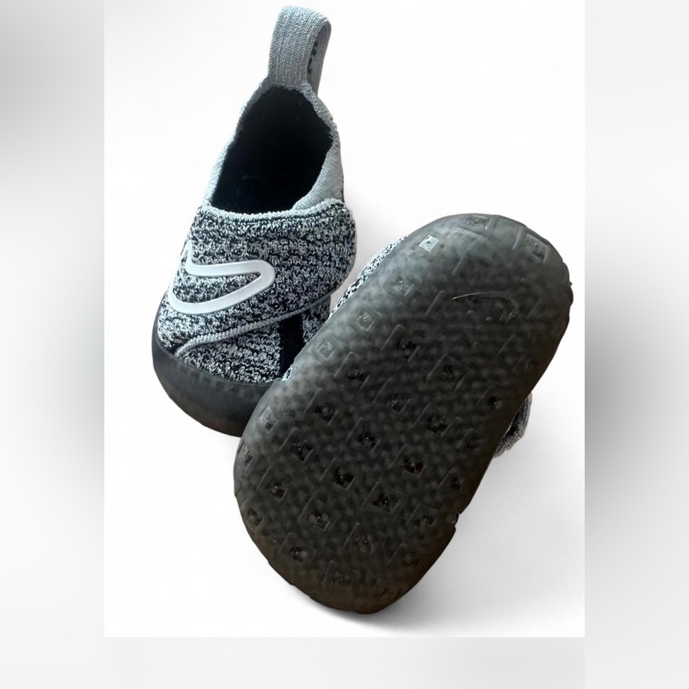 Nike Toddler Knit Slip-On Sneakers in Gray and Black - Picture 2 of 4